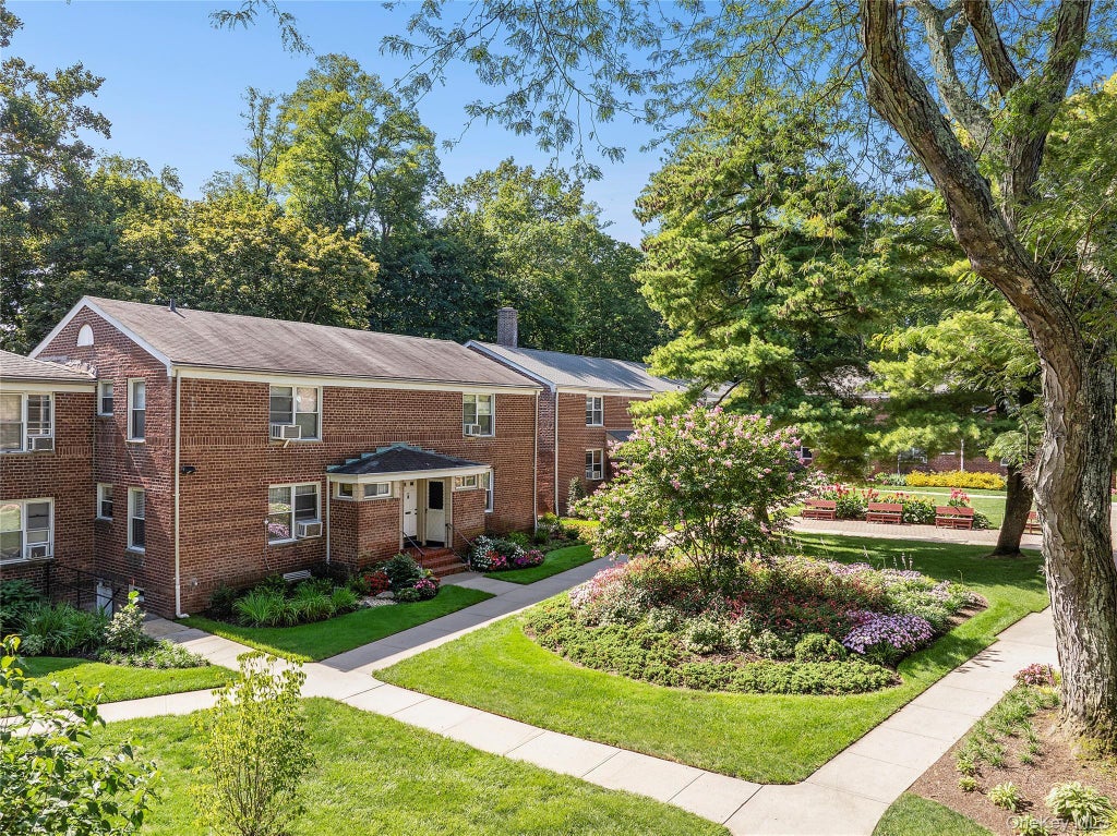 44 Edwards Street # 1a, Roslyn Heights