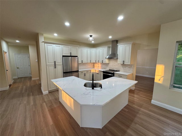 12 Dodge Street, Poughquag