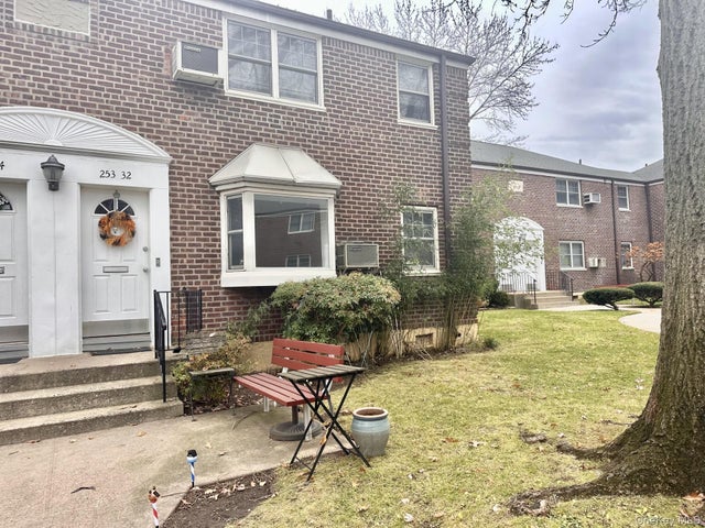 Photo of Listing #940428