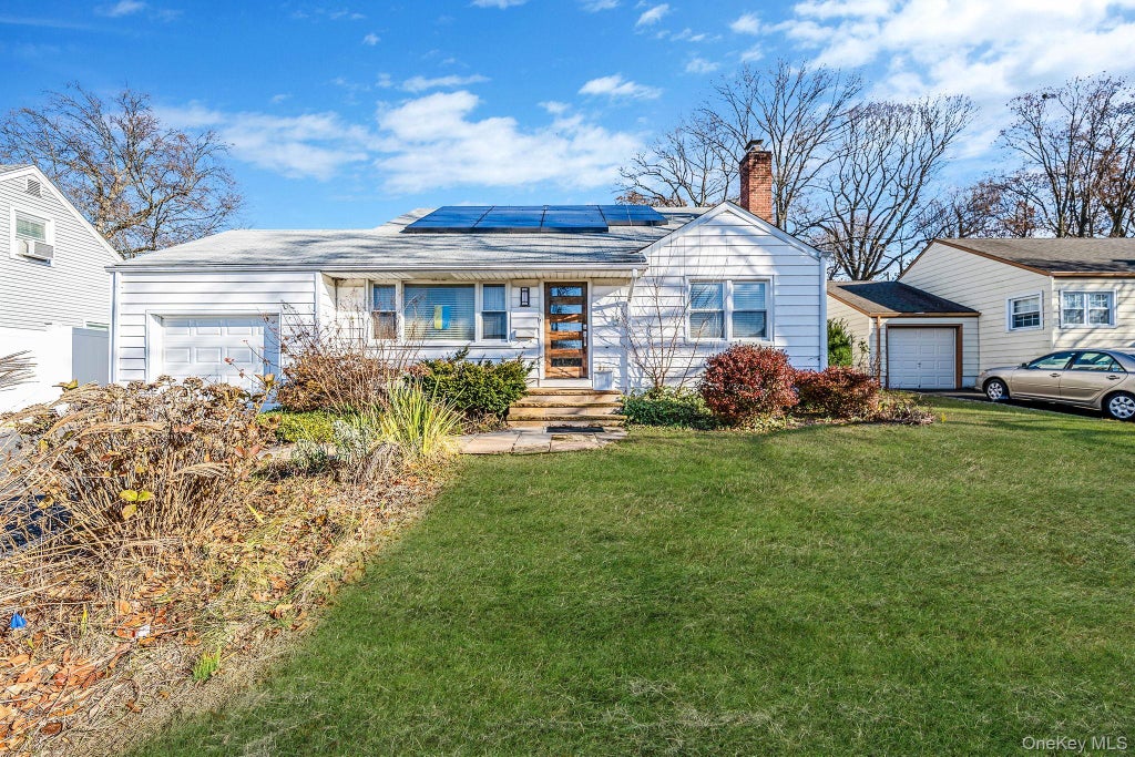 8 Sherwood Road, Glen Cove