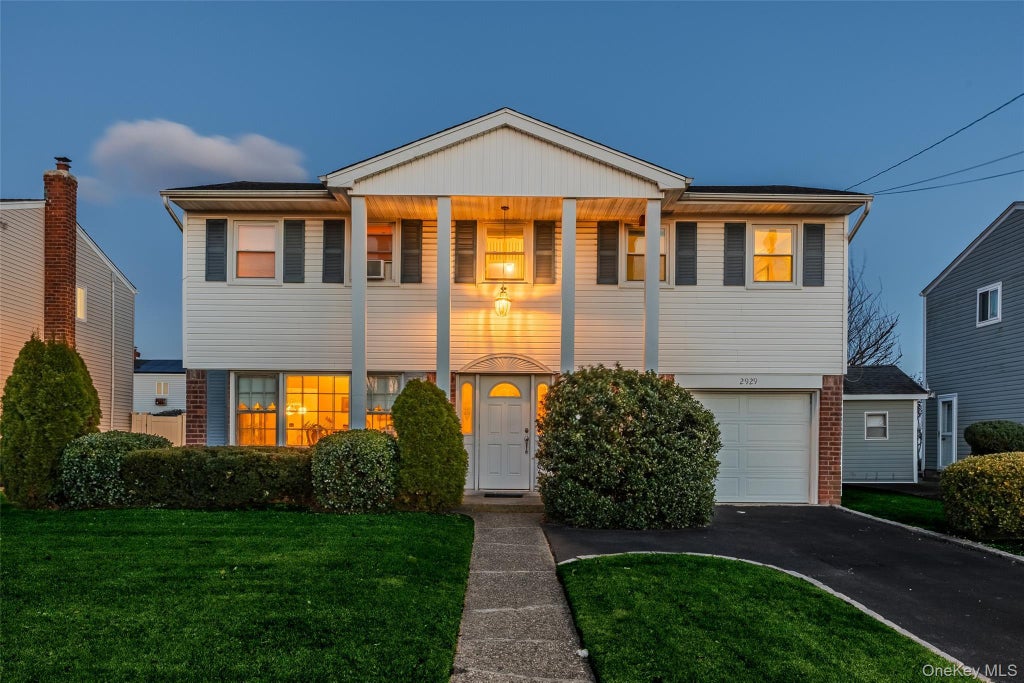 2929 Mandalay Beach Road, Wantagh