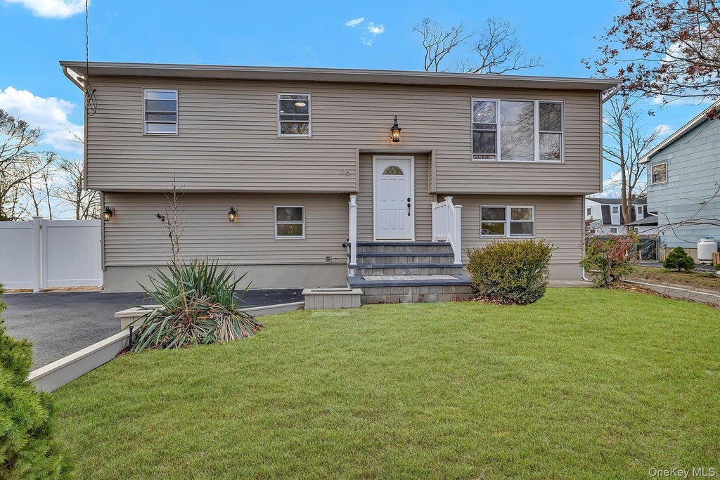 116 Phyllis Drive, Patchogue