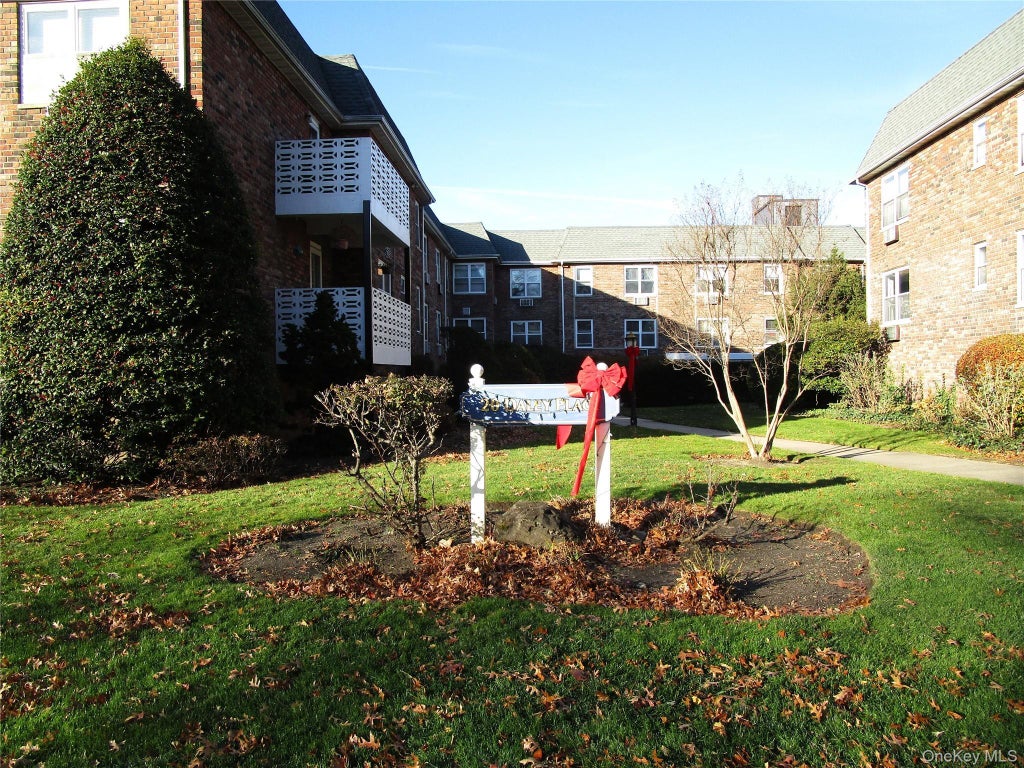 20 Daley Place # 128, Lynbrook