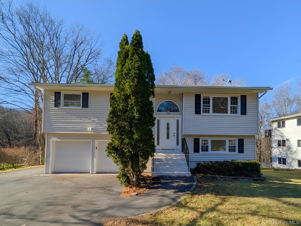 562 Westbrook Drive, Cortlandt Manor
