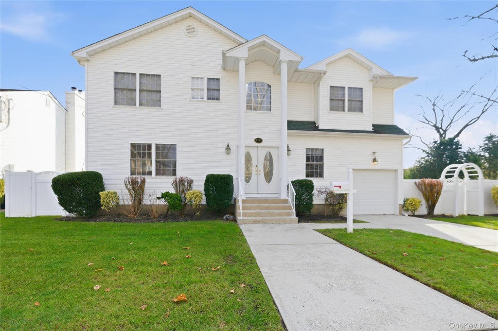 1762 Esposito Court, East Meadow