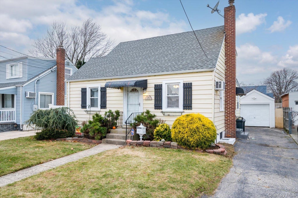 20 Kenneth Avenue, Bellmore