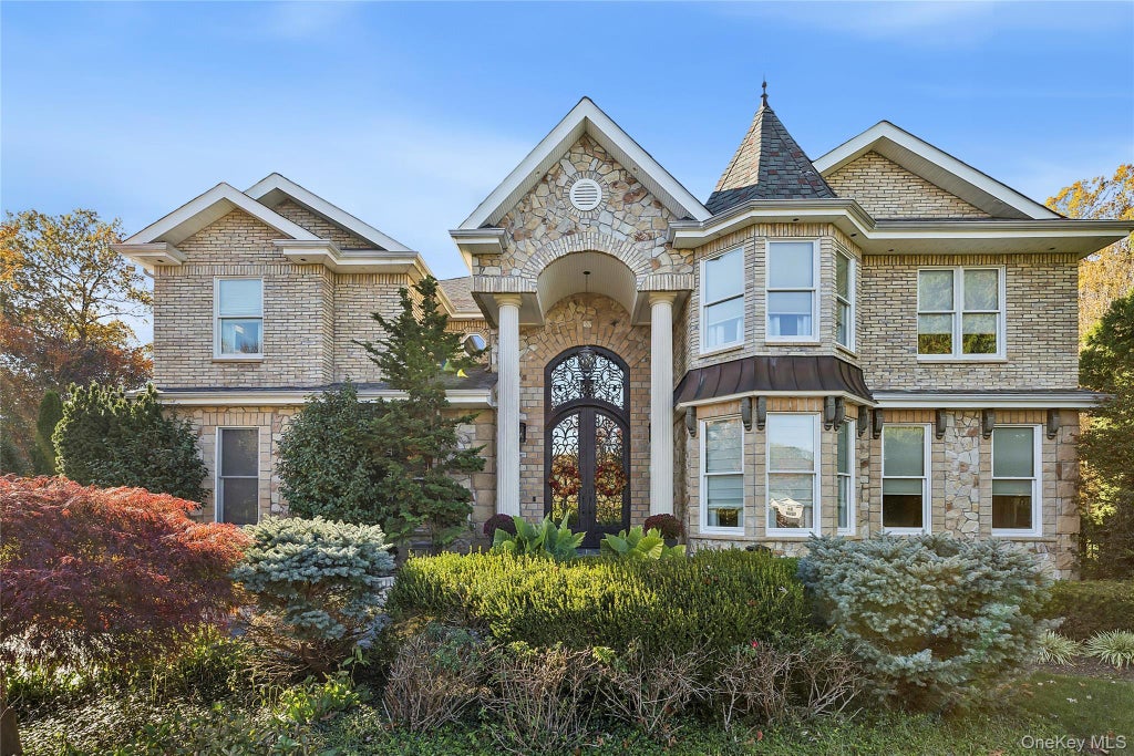 5 Schoolhouse Court, Oyster Bay