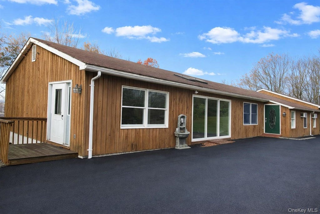 64 Hillside View Road, Mahopac