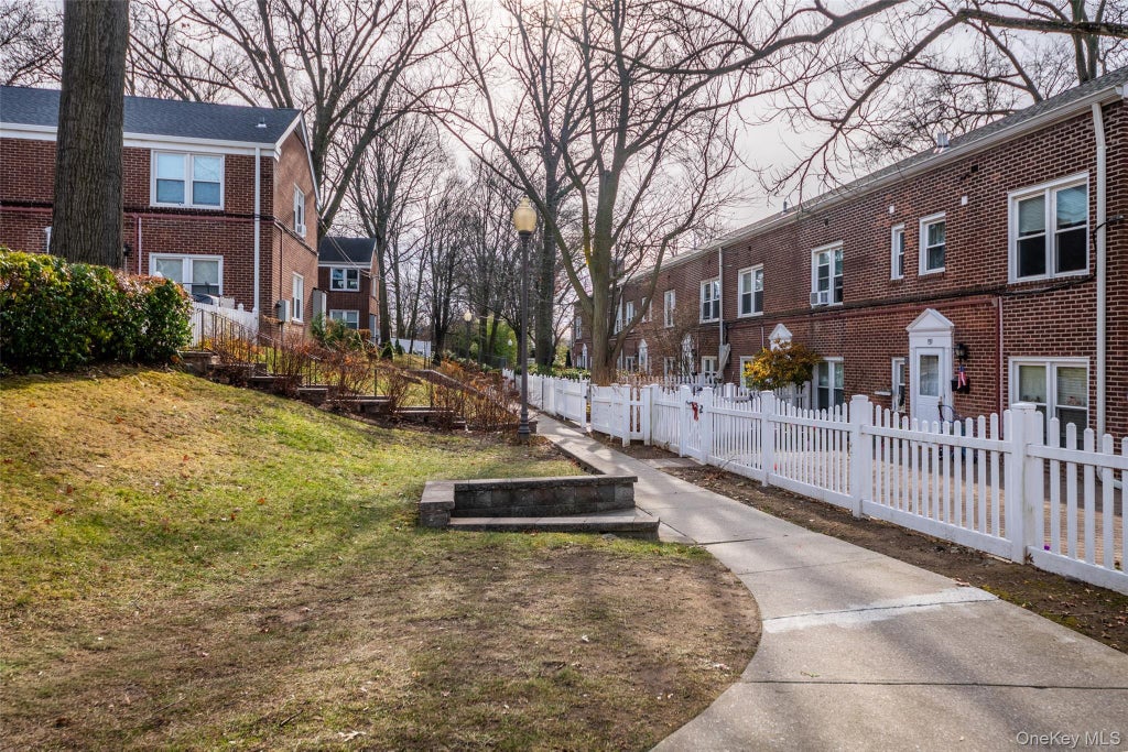 100 Hilltop Acres # 100, Yonkers