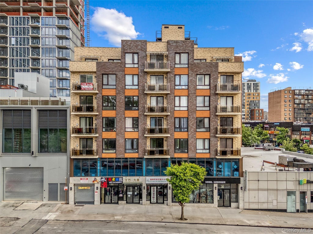 138-12 Northern Boulevard, Flushing