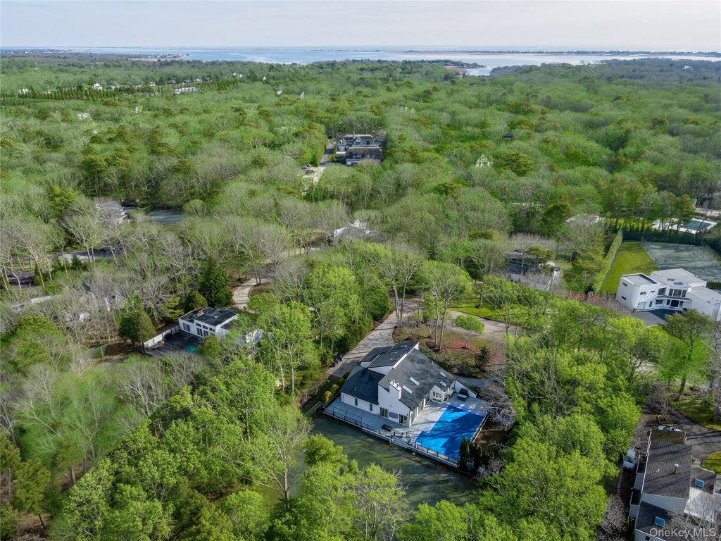 7 Midhampton Court, Quogue