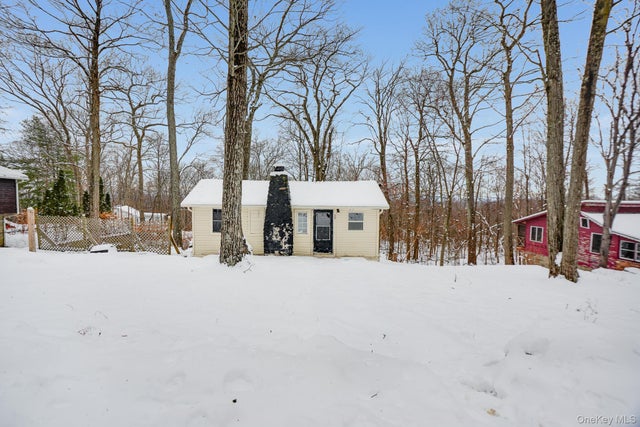 50 Woodland Circle S, Monroe