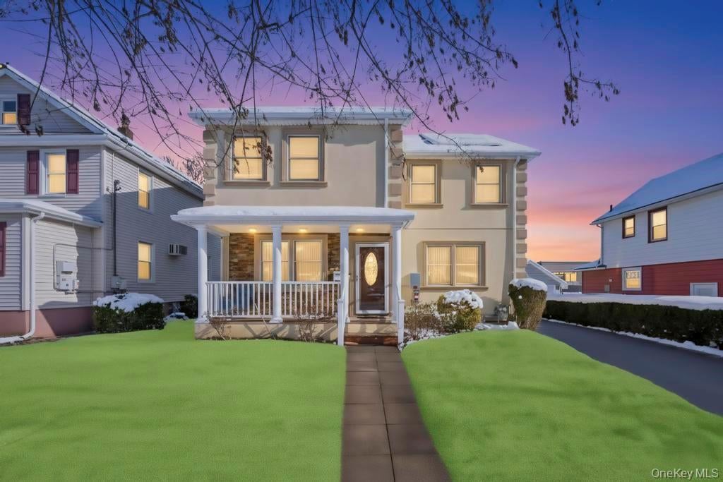 296 Burkhard Avenue, Mineola