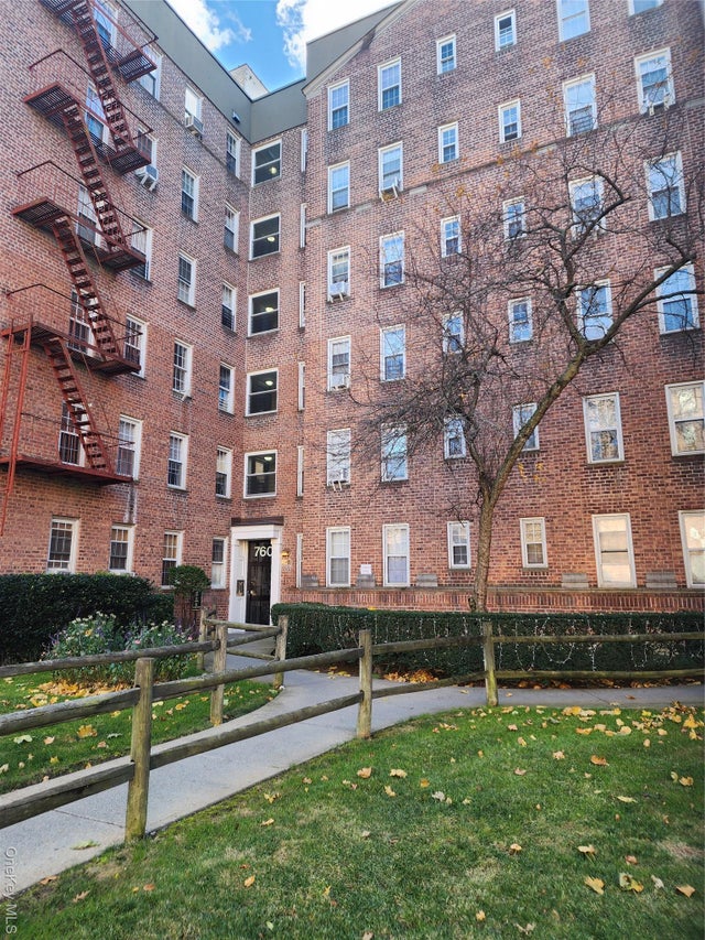 Photo of Listing #944399