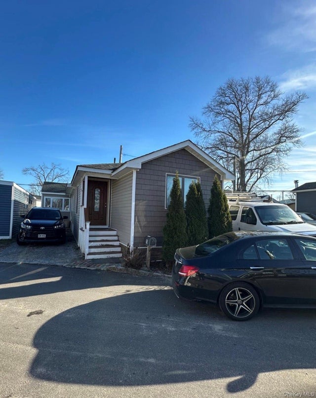 Photo of Listing #945692