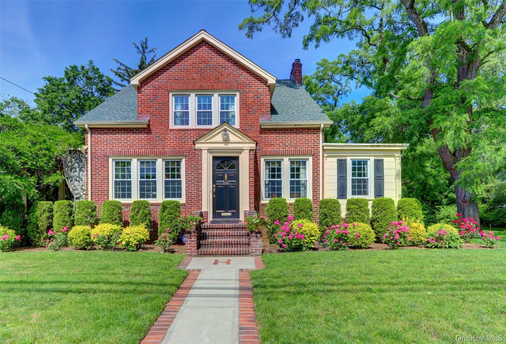 205 Hempstead Avenue, Malverne