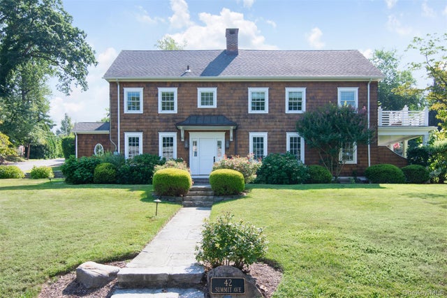42 Summit Avenue, Bronxville