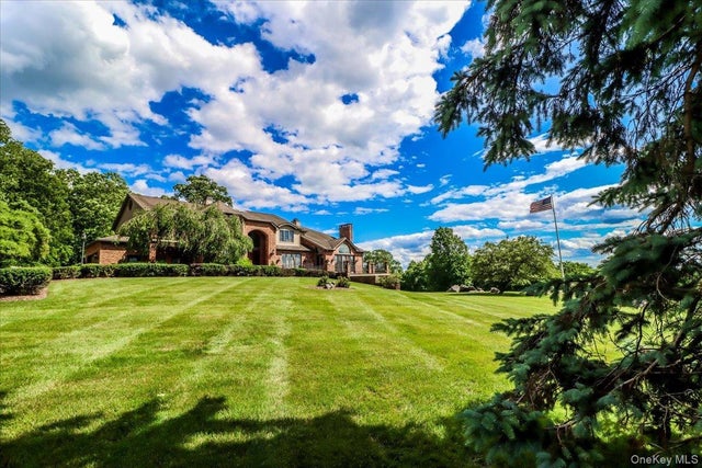 16 Reynwood Drive, Brewster