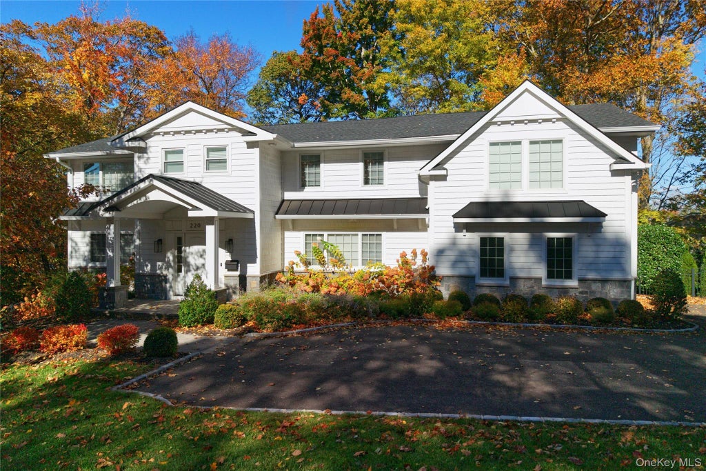 220 Mimosa Drive, East Hills