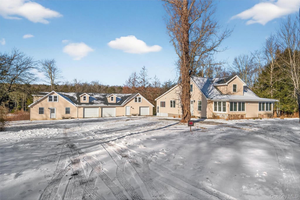 674 Sackett Lake Road, Monticello