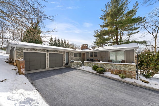473 Winding Road N, Ardsley