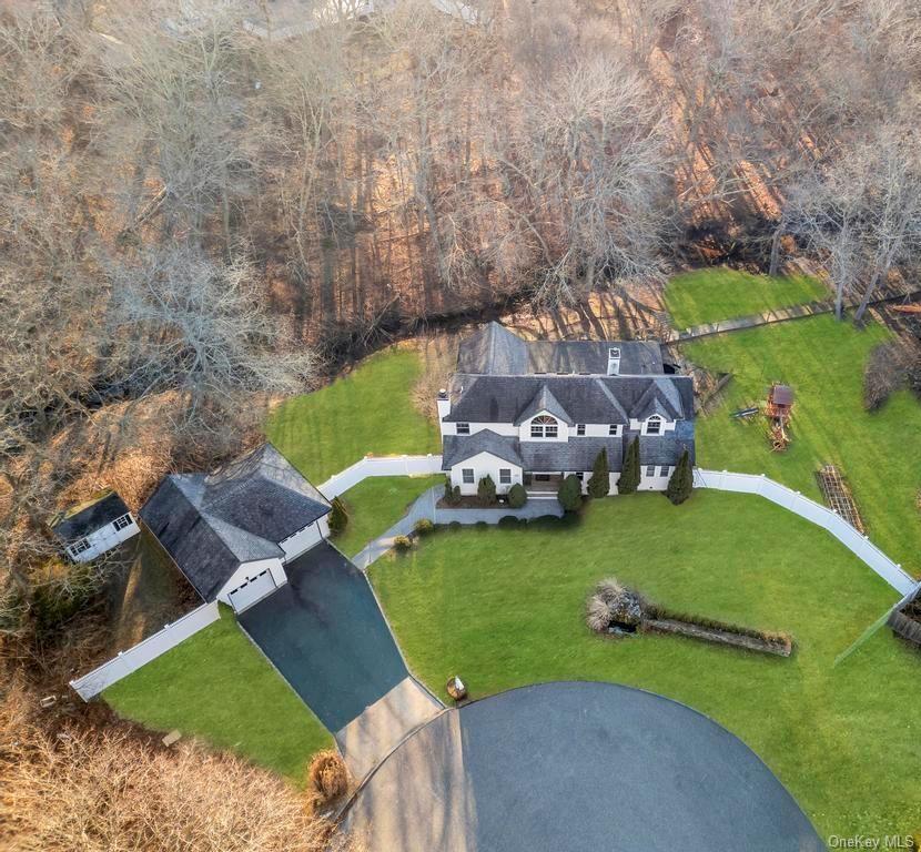 20 Tulip Court, Moriches