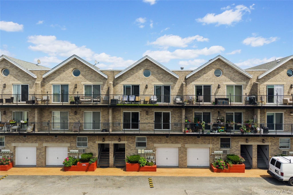 10 Pennyfield Avenue Avenue # 5c, Bronx