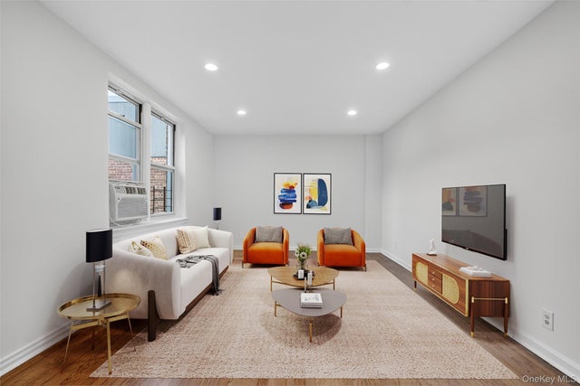 Photo of Listing #952032