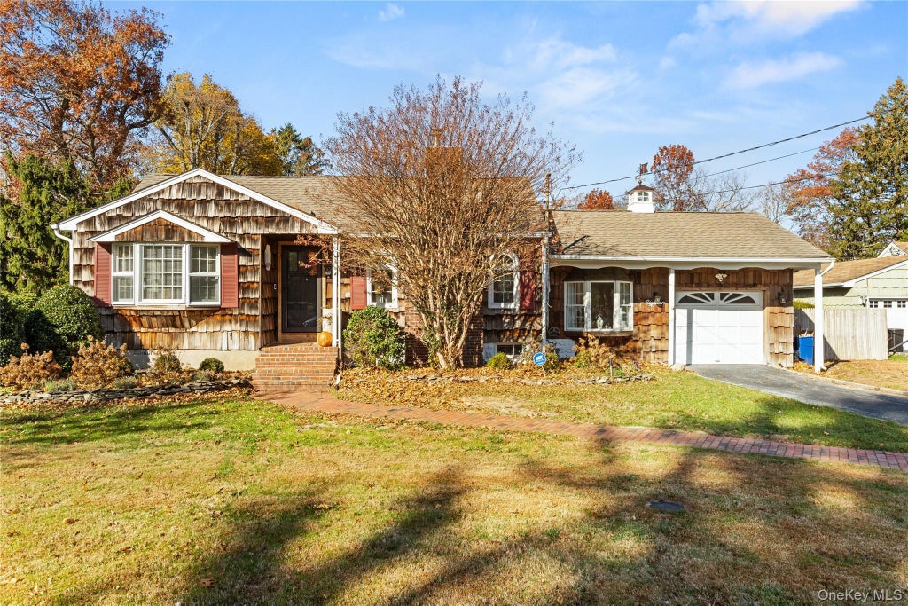 18 Floral Avenue, Huntington