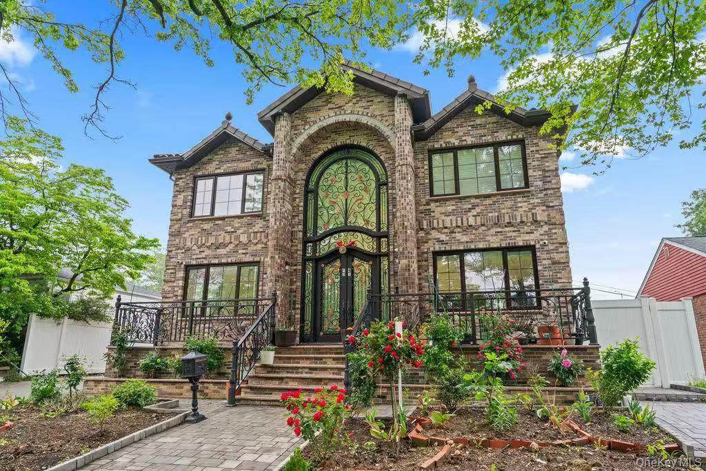 946 Cherry Lane, Garden City Park