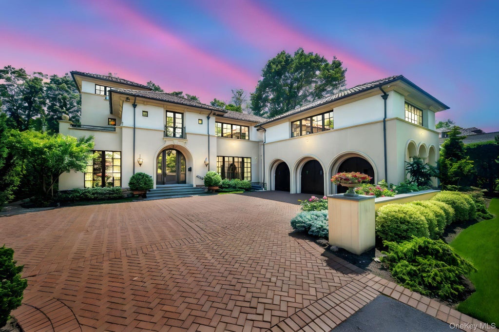 48 Nassau Drive, Great Neck