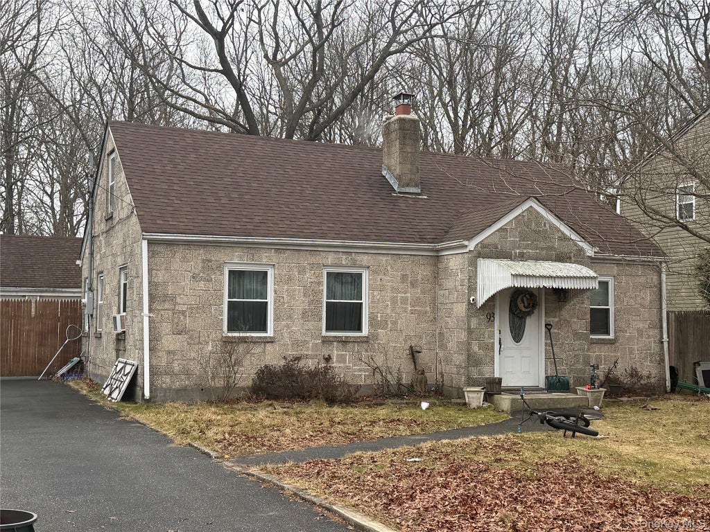 93 Winges Avenue, Patchogue
