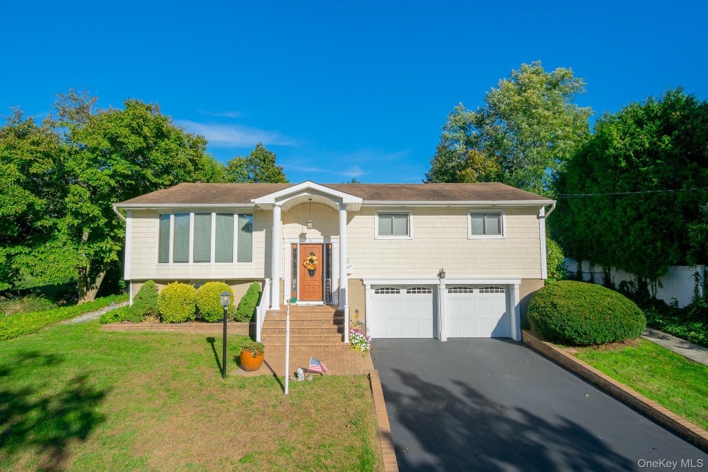 4 Manchester Drive, Bethpage