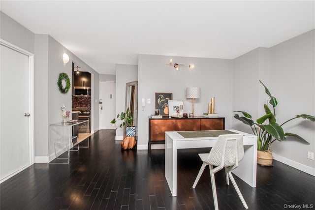 Photo of Listing #954406