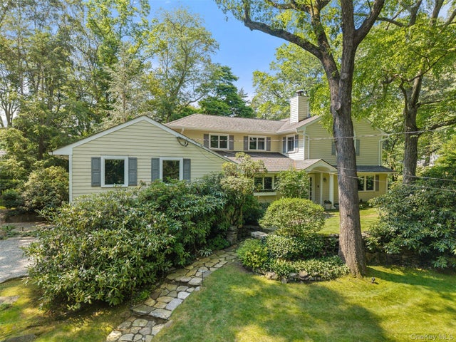 110 Round Hill Road, Scarsdale