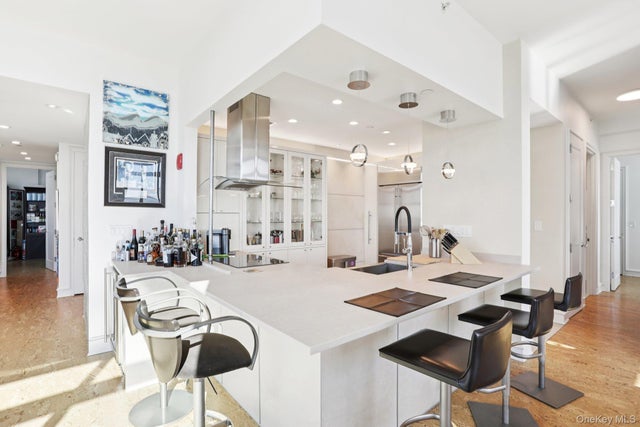 175 Huguenot Street # Ph-302, New Rochelle