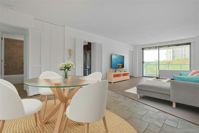 Photo of Listing #955096