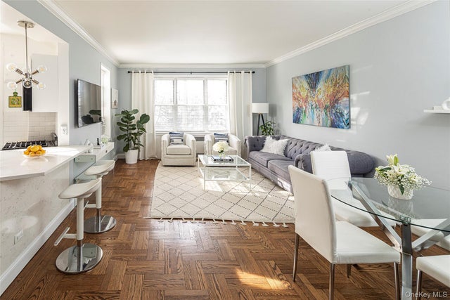 Photo of Listing #955334