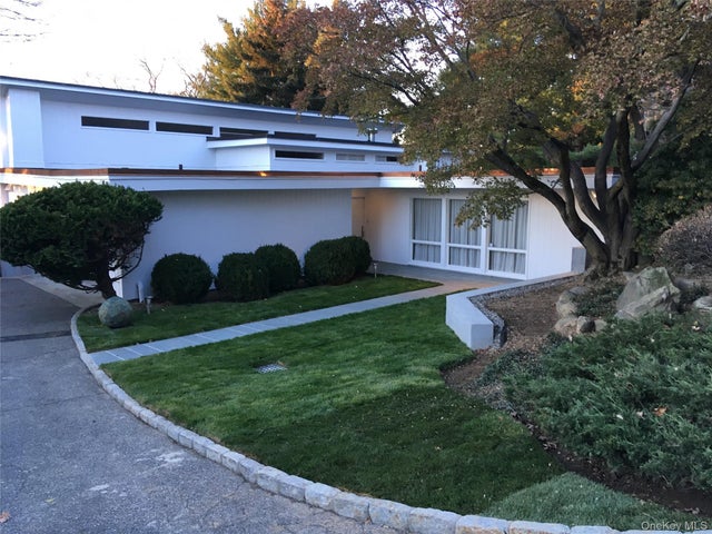 132 Ridgecrest Road, Briarcliff Manor
