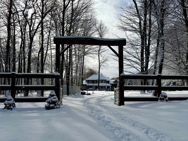 1081 E Mountain Road S, Cold Spring