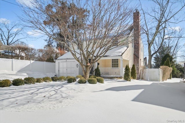 66 Middle Road, Eastchester