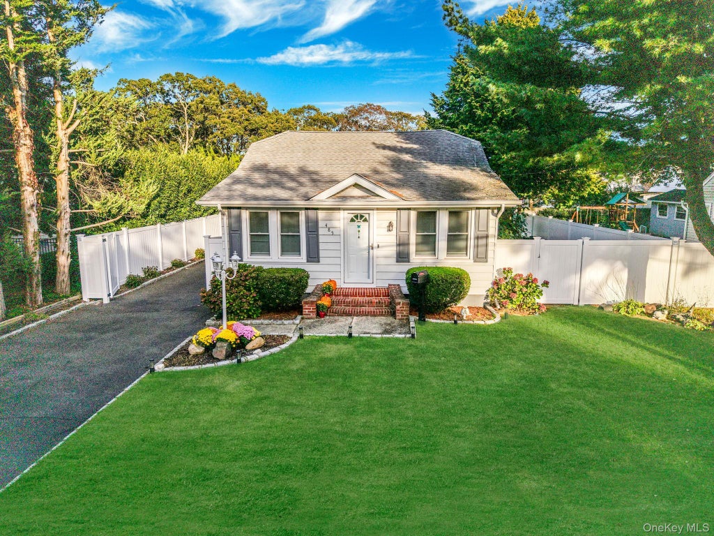 485 3rd Avenue, Bayport