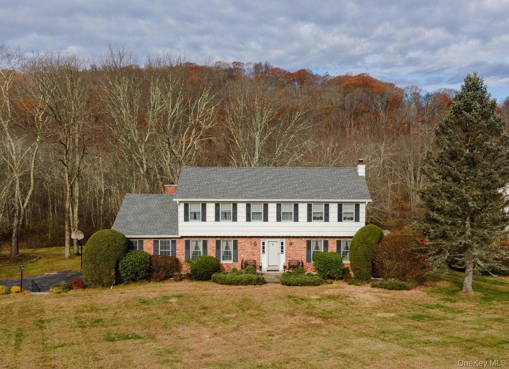 2 Cheyenne Court, Katonah