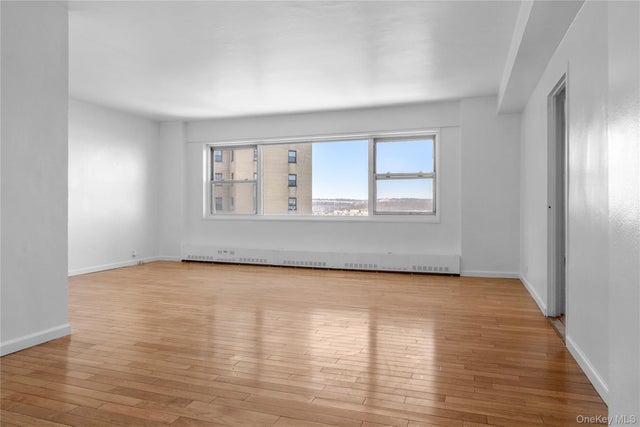 Photo of Listing #956321