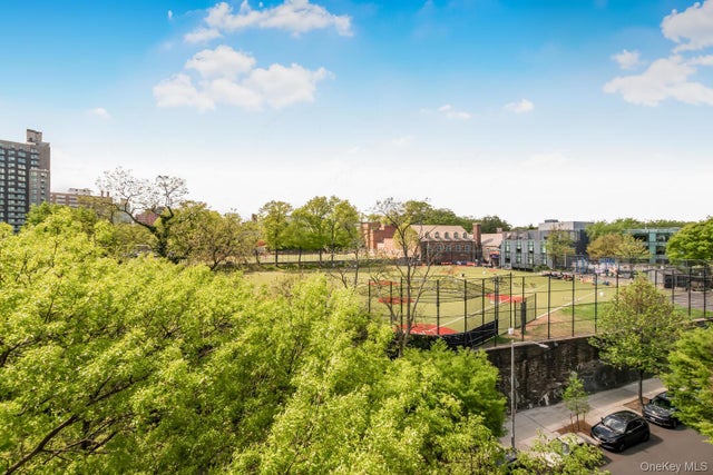 Photo of Listing #957558