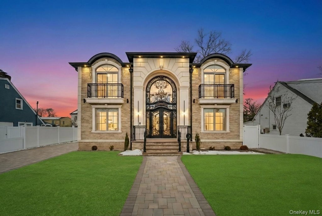 2481 Putnam Drive, East Meadow