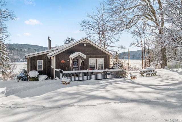 4 Beachway Drive, Holmes