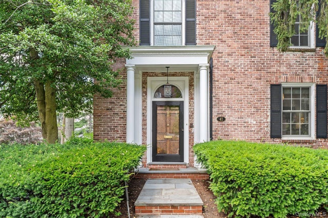 41 Garden Avenue, Bronxville