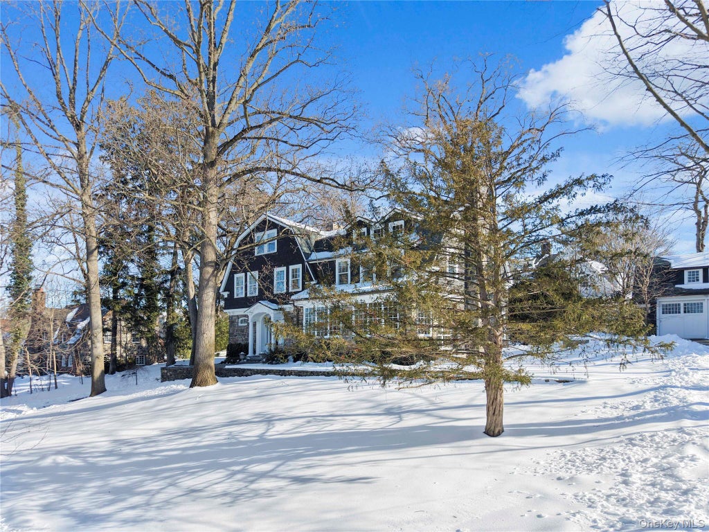 534 Pelham Manor Road, Pelham