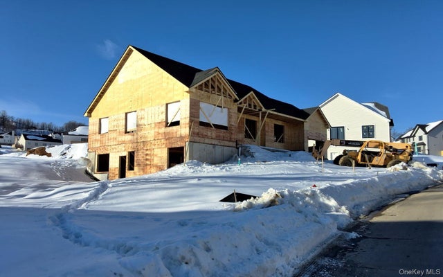 39 Southfield Falls, Monroe